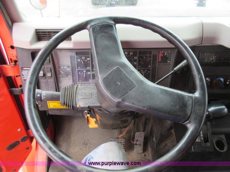 image for item L6387 1999 International 4900 dump truck