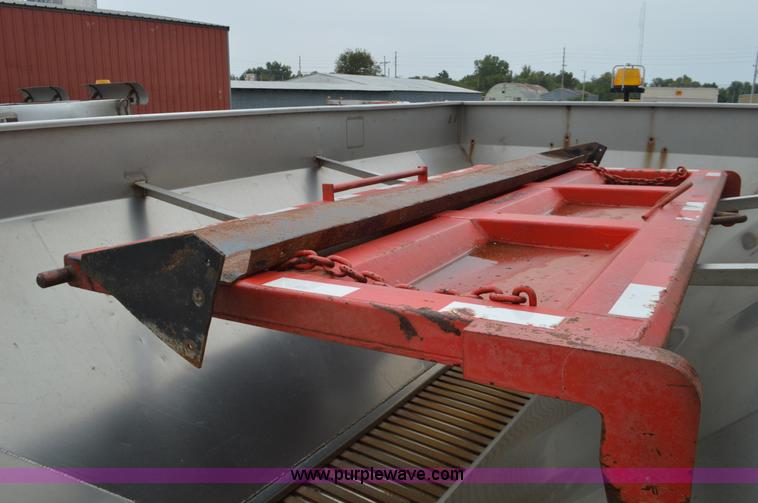 image for item L6387 1999 International 4900 dump truck