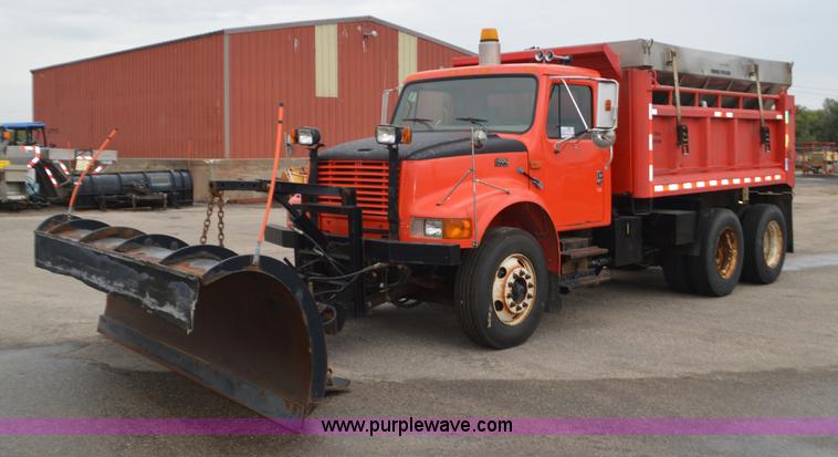 image for item L6388 1999 International 4900 dump truck