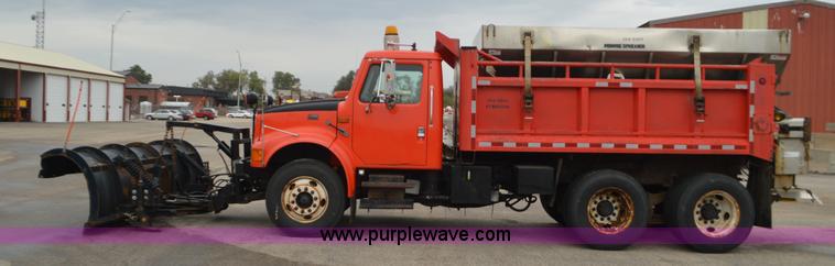 image for item L6388 1999 International 4900 dump truck