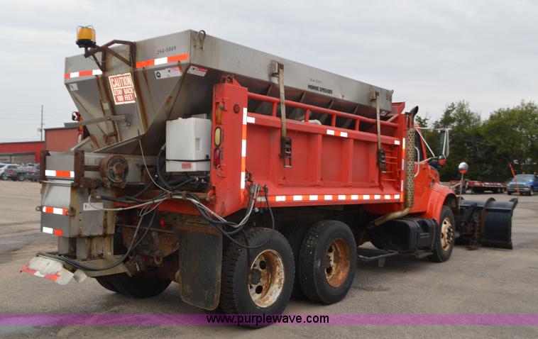 image for item L6388 1999 International 4900 dump truck