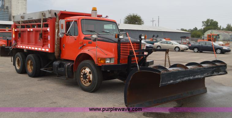 image for item L6388 1999 International 4900 dump truck