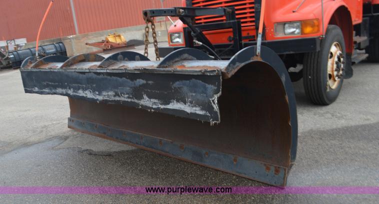 image for item L6388 1999 International 4900 dump truck