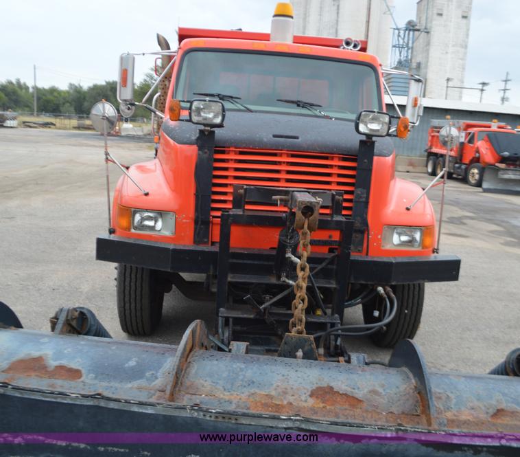 image for item L6388 1999 International 4900 dump truck