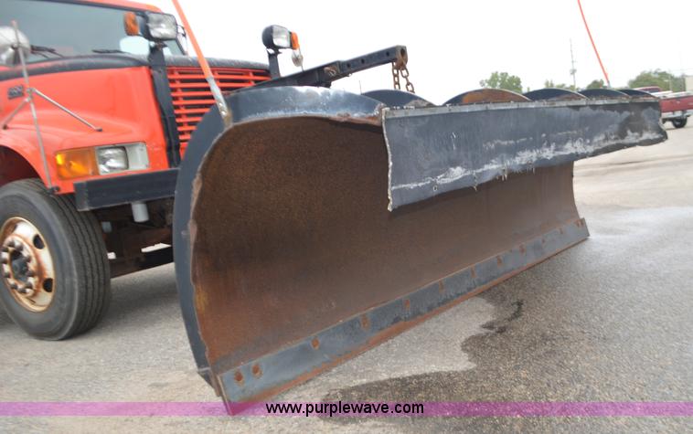 image for item L6388 1999 International 4900 dump truck