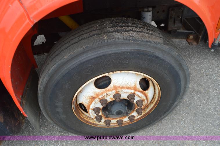 image for item L6388 1999 International 4900 dump truck