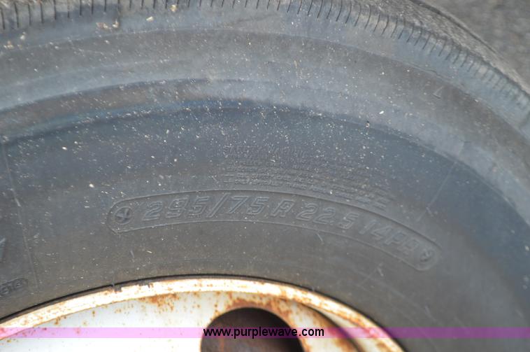 image for item L6388 1999 International 4900 dump truck