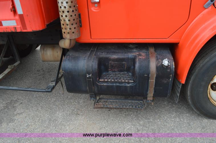 image for item L6388 1999 International 4900 dump truck