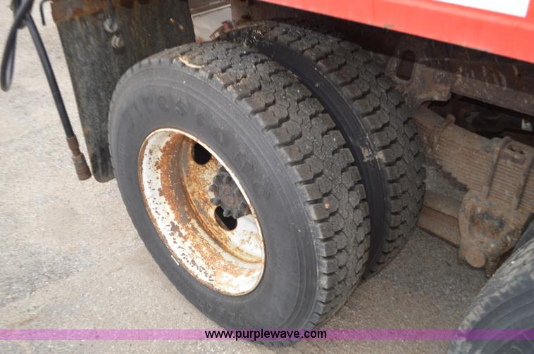 image for item L6388 1999 International 4900 dump truck