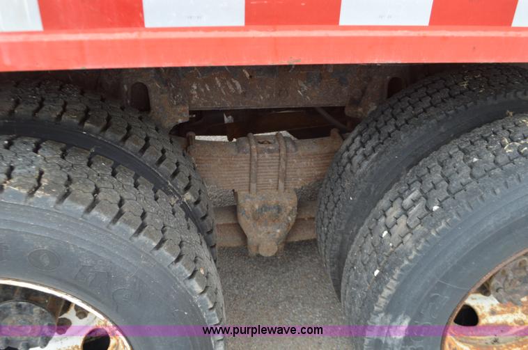 image for item L6388 1999 International 4900 dump truck