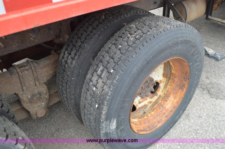 image for item L6388 1999 International 4900 dump truck