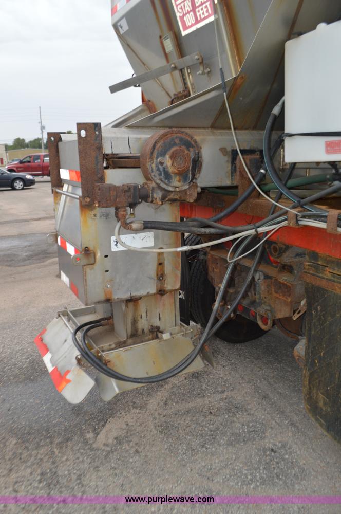 image for item L6388 1999 International 4900 dump truck