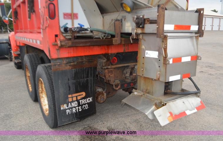 image for item L6388 1999 International 4900 dump truck