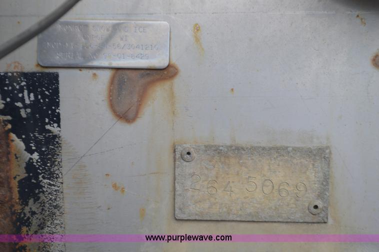 image for item L6388 1999 International 4900 dump truck