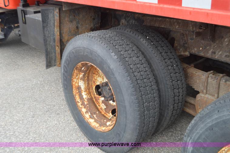 image for item L6388 1999 International 4900 dump truck