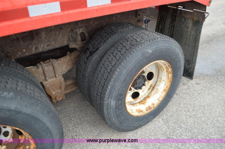 image for item L6388 1999 International 4900 dump truck