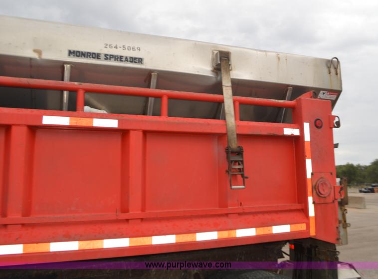 image for item L6388 1999 International 4900 dump truck