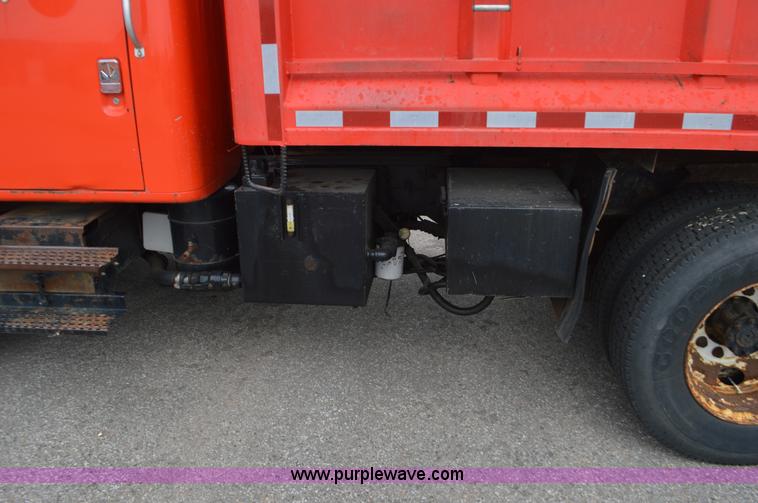 image for item L6388 1999 International 4900 dump truck