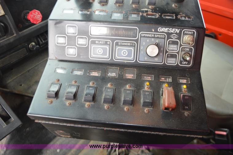 image for item L6388 1999 International 4900 dump truck