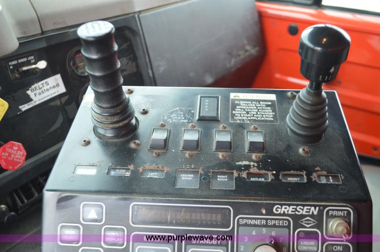 image for item L6388 1999 International 4900 dump truck