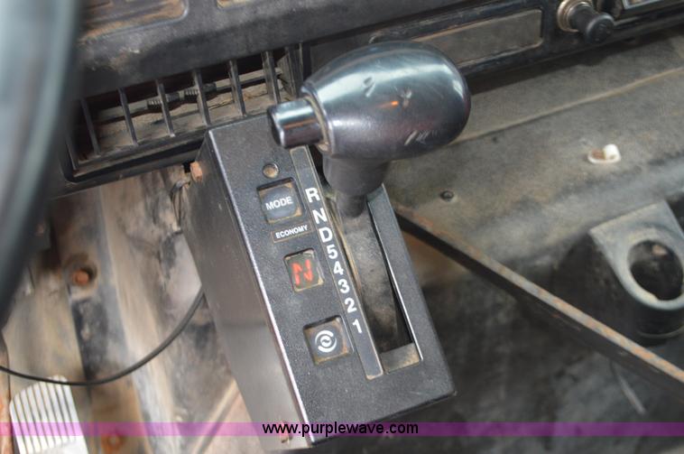 image for item L6388 1999 International 4900 dump truck