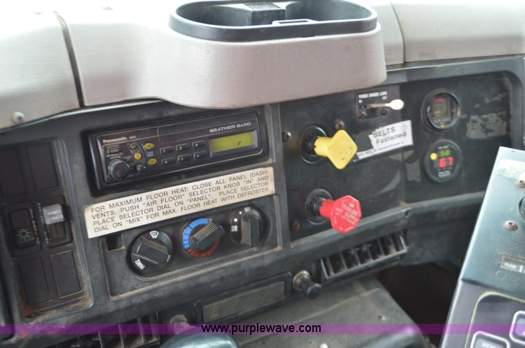 image for item L6388 1999 International 4900 dump truck