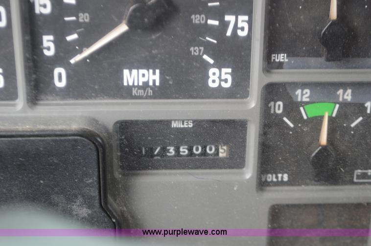 image for item L6388 1999 International 4900 dump truck