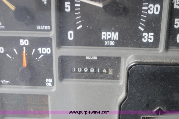 image for item L6388 1999 International 4900 dump truck