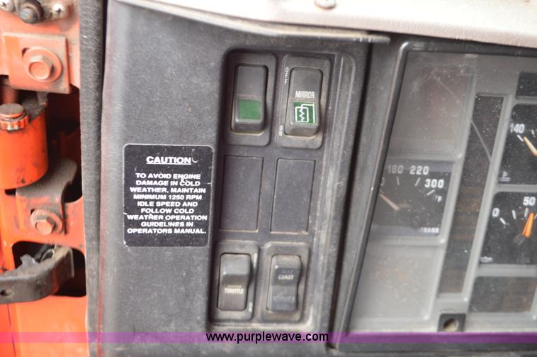 image for item L6388 1999 International 4900 dump truck