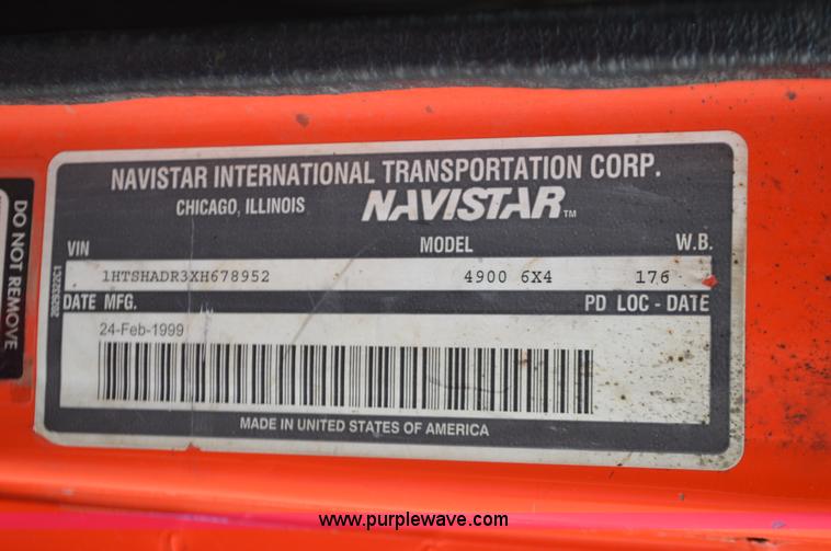 image for item L6388 1999 International 4900 dump truck