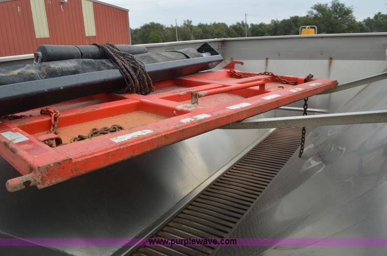 image for item L6388 1999 International 4900 dump truck