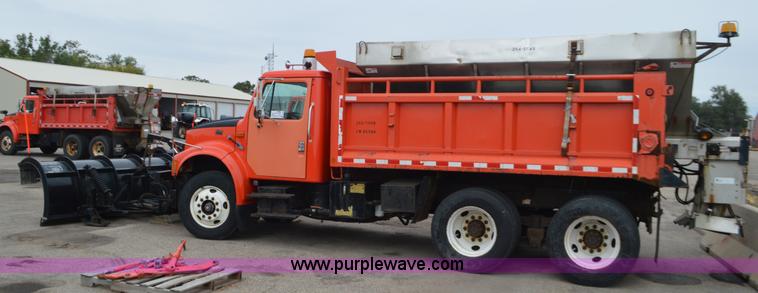 image for item L6390 1999 International 4900 dump truck