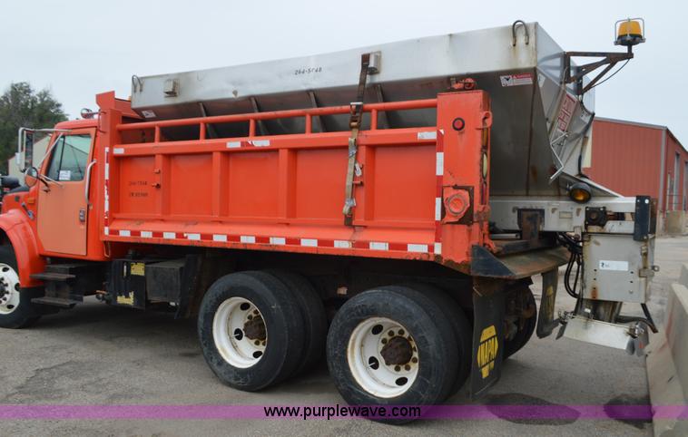 image for item L6390 1999 International 4900 dump truck