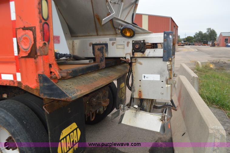 image for item L6390 1999 International 4900 dump truck