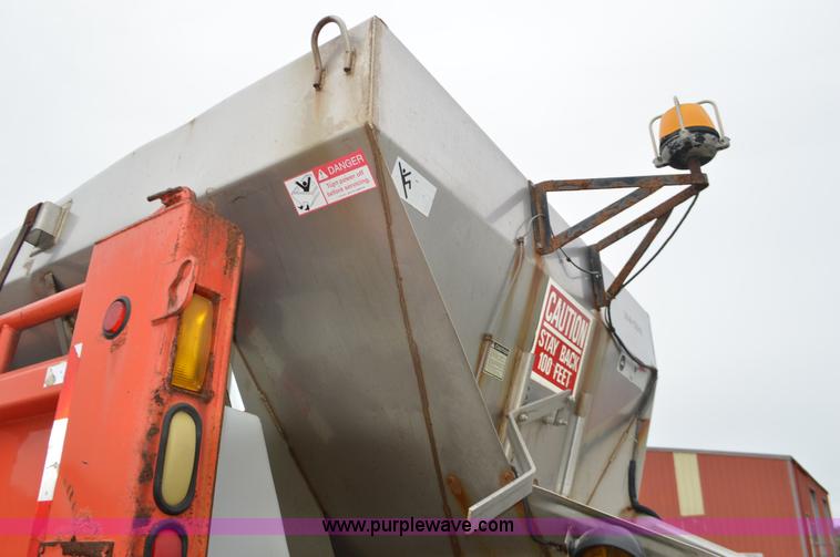 image for item L6390 1999 International 4900 dump truck