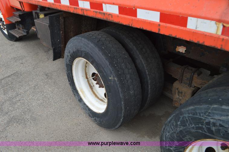 image for item L6390 1999 International 4900 dump truck