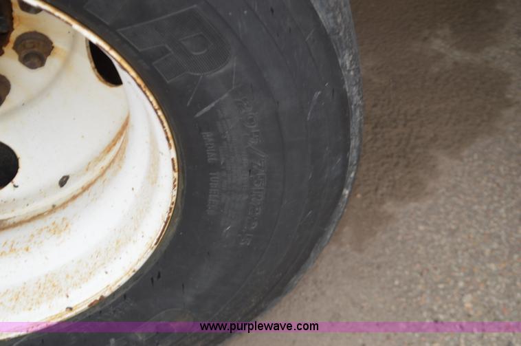 image for item L6390 1999 International 4900 dump truck