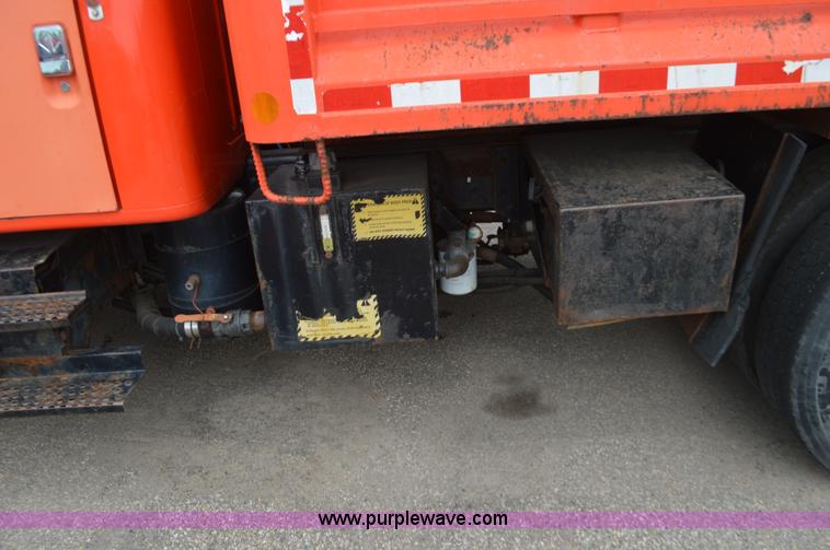 image for item L6390 1999 International 4900 dump truck