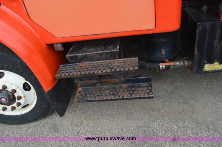 image for item L6390 1999 International 4900 dump truck