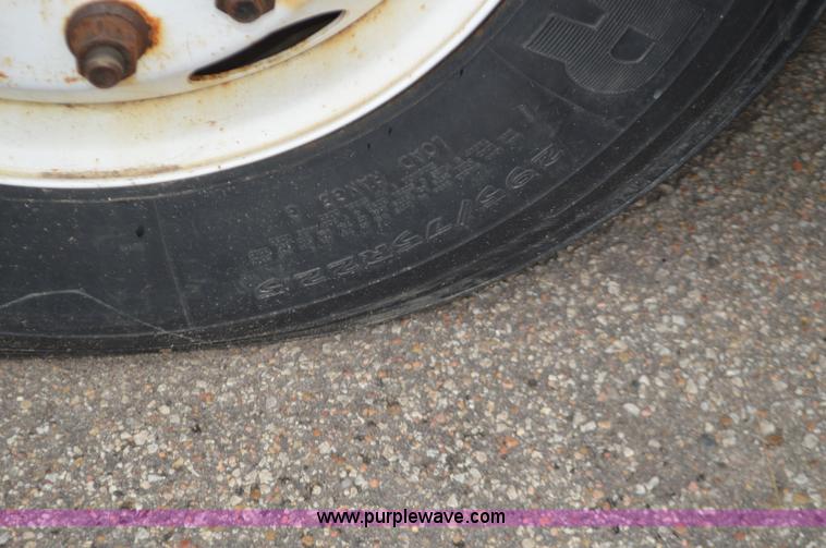 image for item L6390 1999 International 4900 dump truck