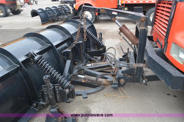 image for item L6390 1999 International 4900 dump truck