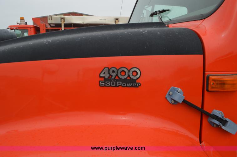 image for item L6390 1999 International 4900 dump truck