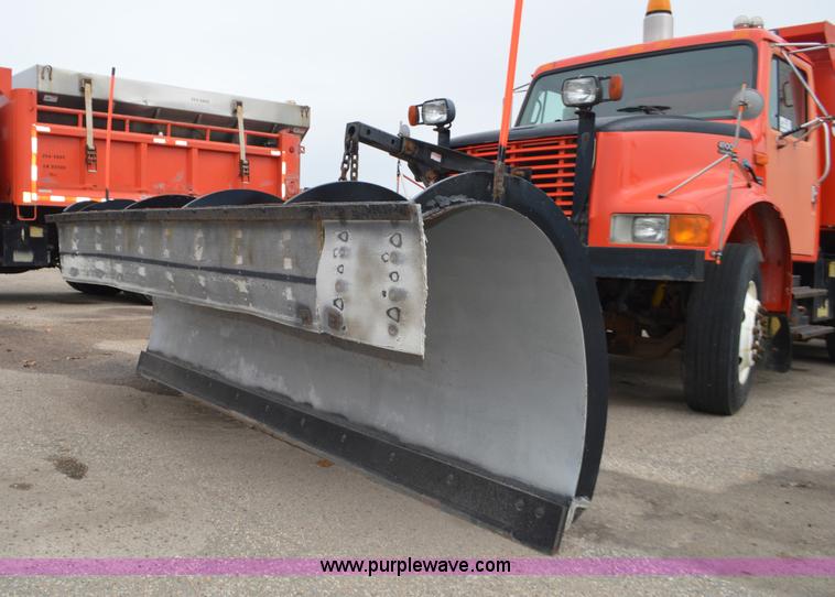 image for item L6390 1999 International 4900 dump truck