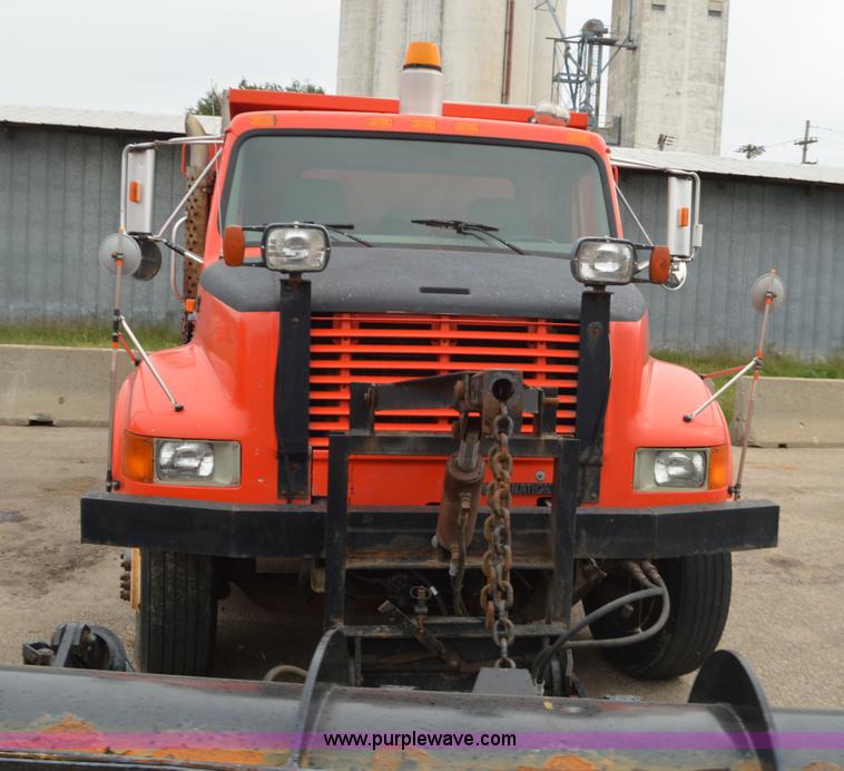 image for item L6390 1999 International 4900 dump truck