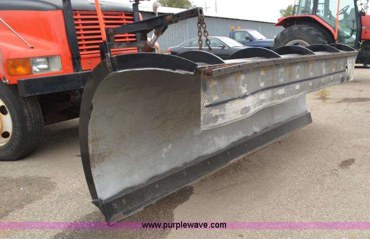 image for item L6390 1999 International 4900 dump truck