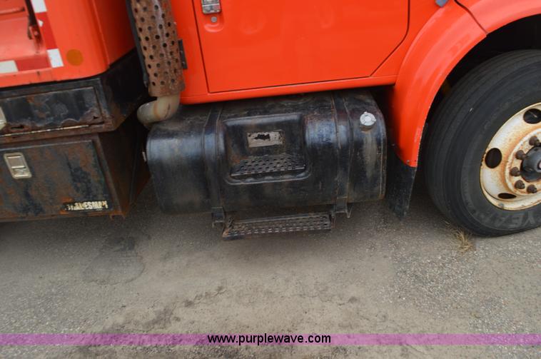 image for item L6390 1999 International 4900 dump truck