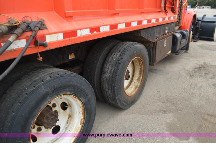 image for item L6390 1999 International 4900 dump truck