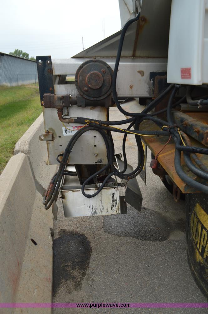 image for item L6390 1999 International 4900 dump truck