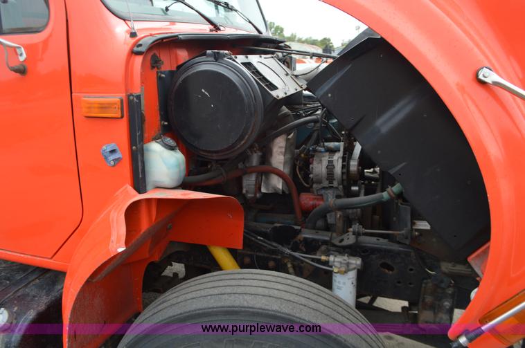 image for item L6390 1999 International 4900 dump truck