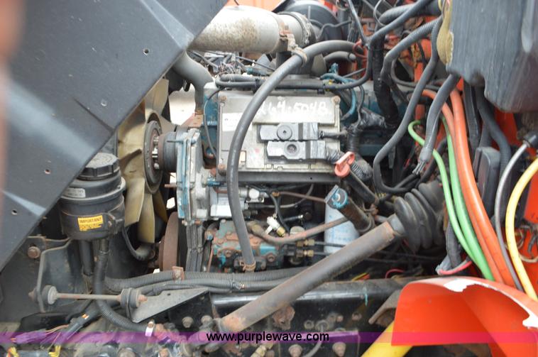 image for item L6390 1999 International 4900 dump truck